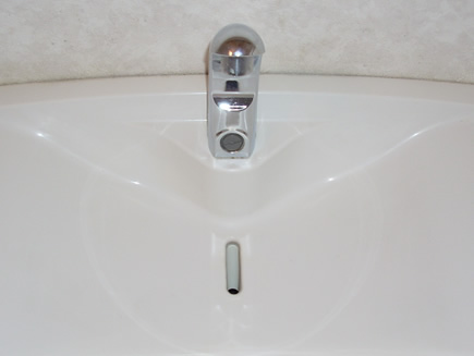 �N���[�j���O��